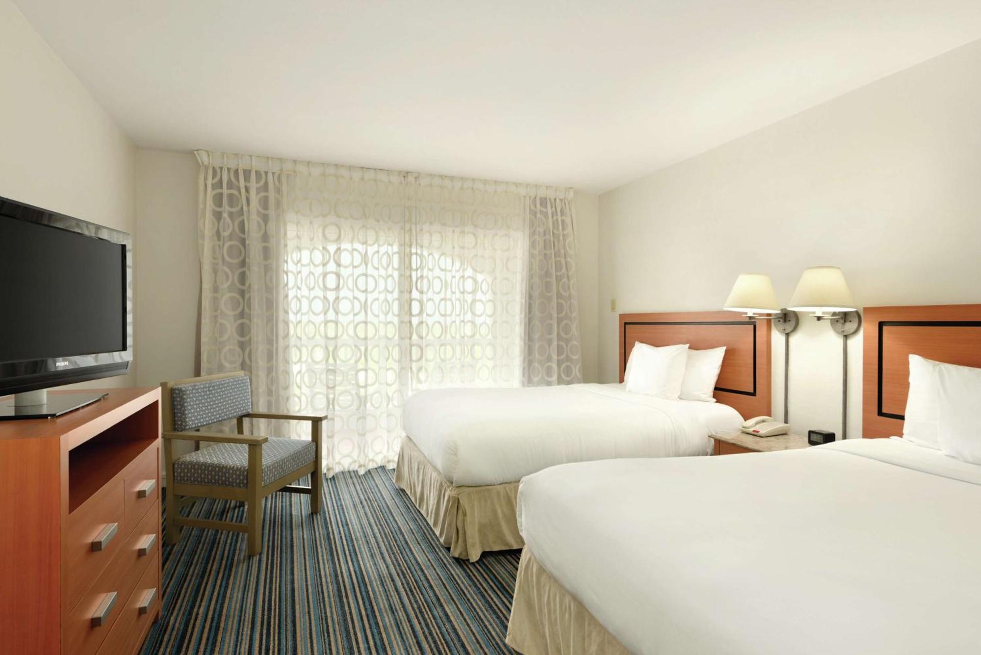 Embassy Suites By Hilton Dorado Del Mar Beach Resort Ngoại thất bức ảnh