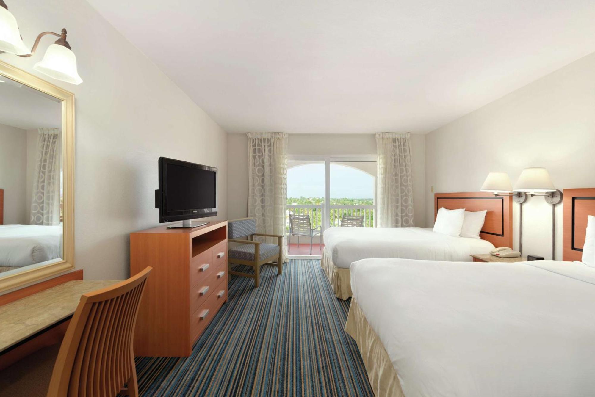 Embassy Suites By Hilton Dorado Del Mar Beach Resort Ngoại thất bức ảnh